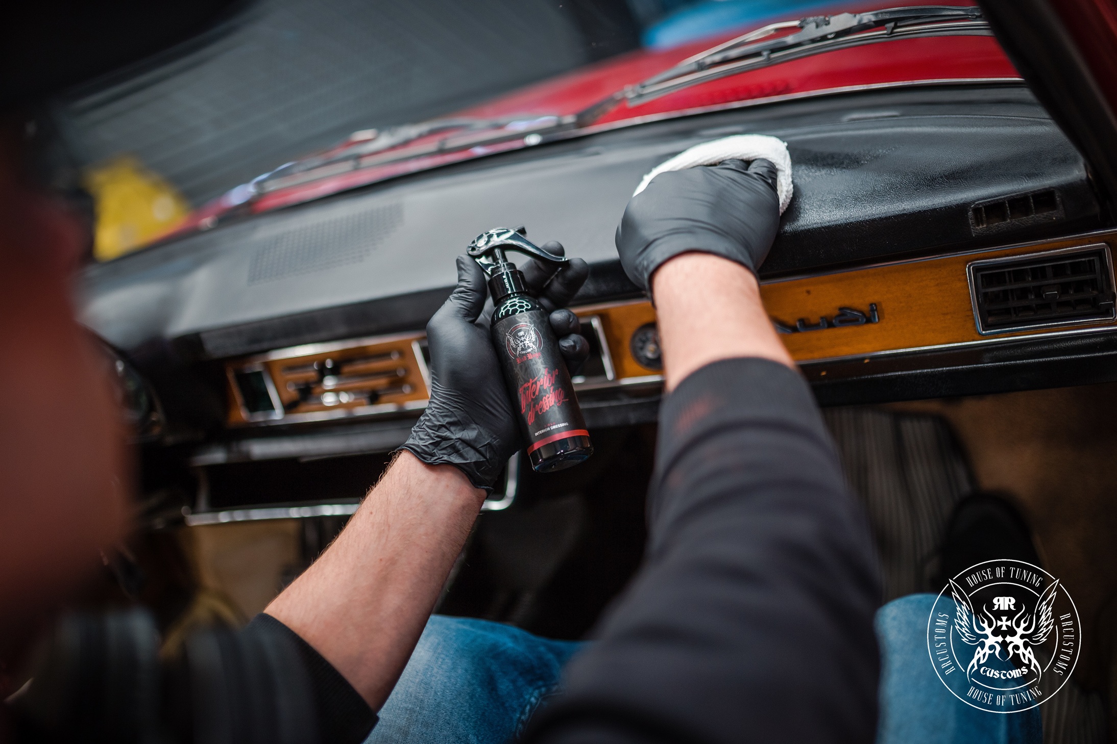 AUDI_100_DETAILING_BAD_BOYS_INTERIOR_DRESSING_COLA_467 Interior Dressing Girl 500ML - Imagen 4